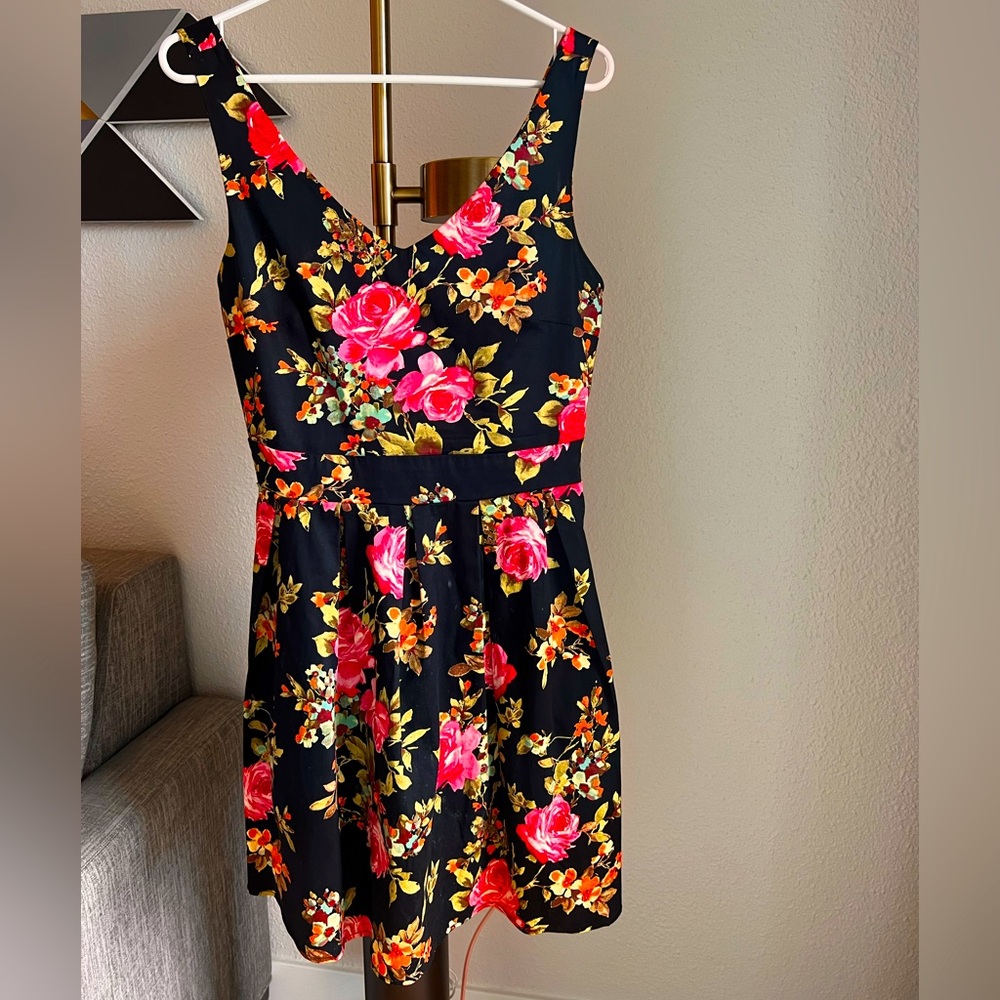 IXIA Sleeveless Dress